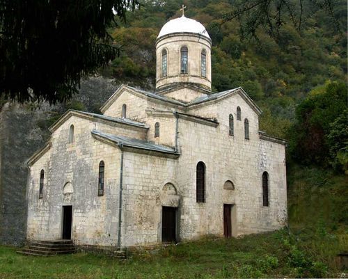 Самый древний из монастырских храмов - храм апостола Симона Кананита